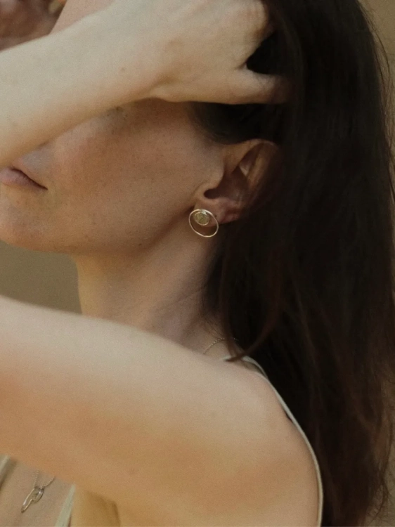 Srebrne kolczyki koła z kamieniem obrazkowym