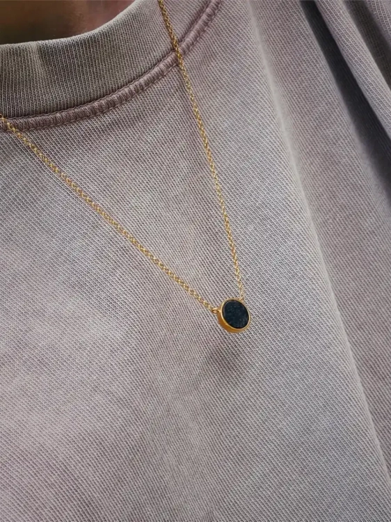 naszyjnik-z-czarnym-oczkiem