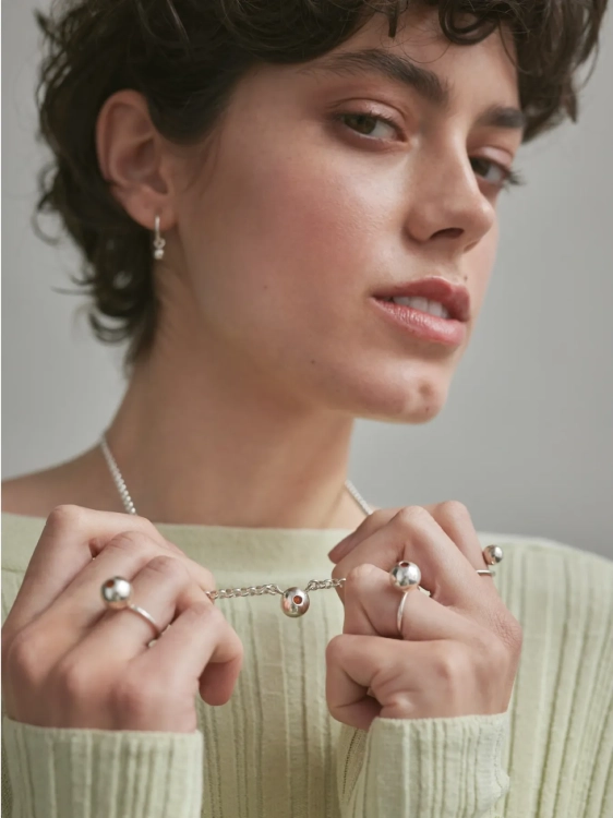 Gruby srebrny łańcuch na szyje