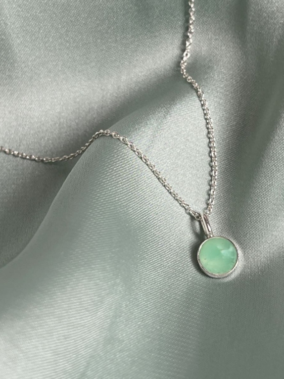 Biżuteria Kamena – srebrny naszyjnik z miętowym kamieniem