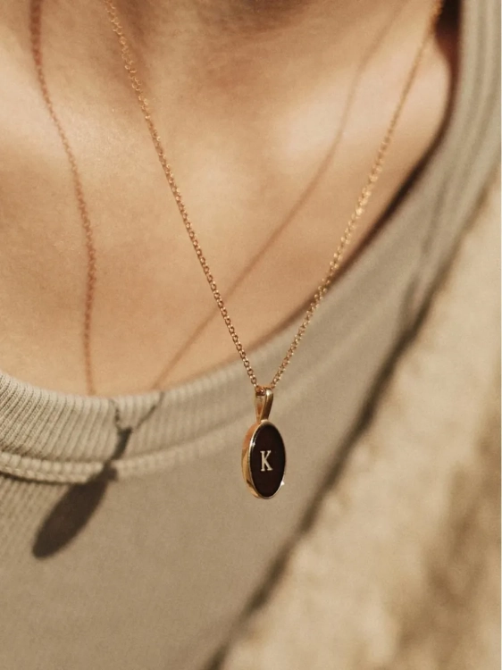 Łańcuszek z zawieszką z bursztynu