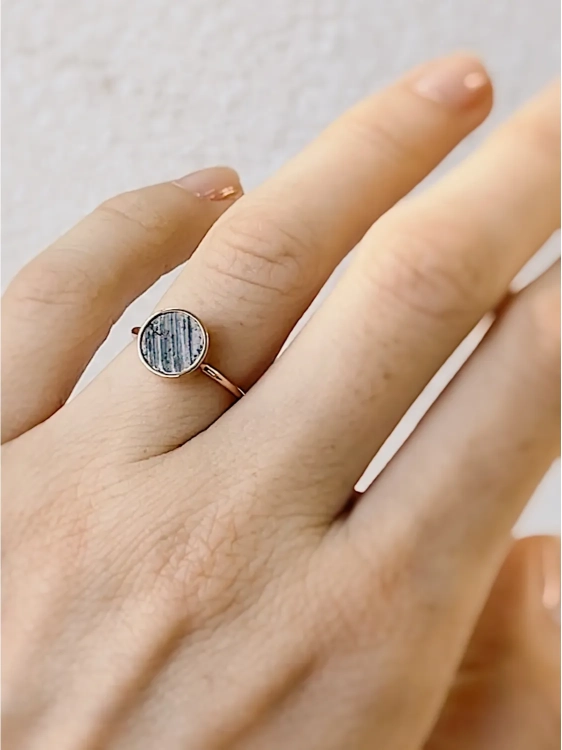 Unikatowy pierścionek zaręczynowy z meteorytem