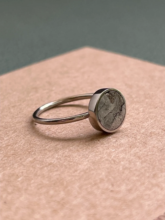 Pierścionek z meteorytem ze srebra 925