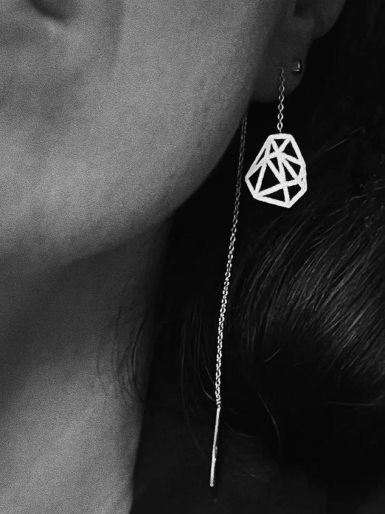 Kolczyki przewlekane przez ucho – model Kamena