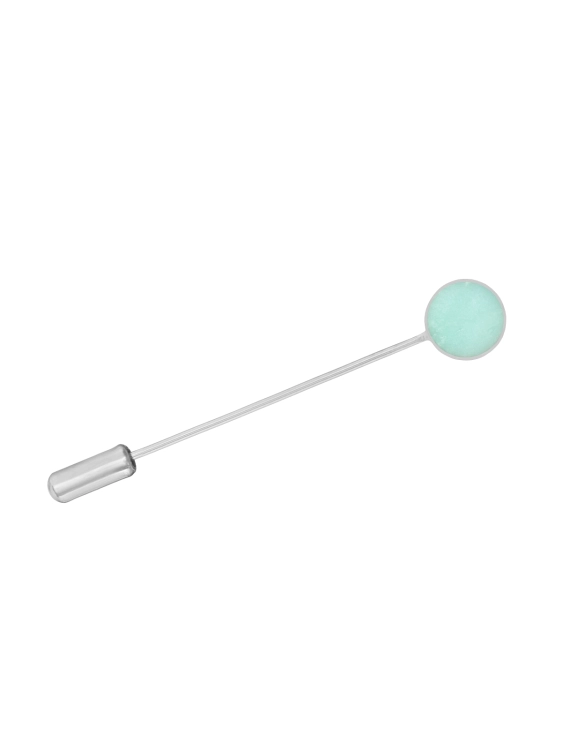 Srebrna szpilka z turkusowym kamieniem - elegancki akcent do butonierki.