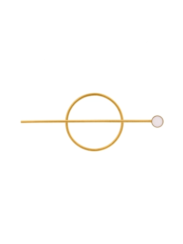 Zestaw ślubny z pozłacaną spinką i białym kamieniem.