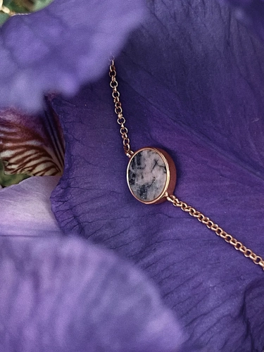 Delikatna bransoletka Kamena z naturalnym różowym kamieniem